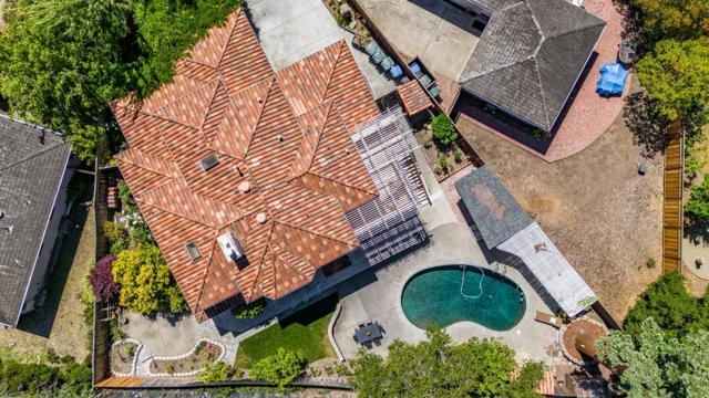 41 Regent Place, Palo Alto CA: https://media.crmls.org/mediaz/61590830-52bf-4a85-992c-221b1d0a4433.jpg