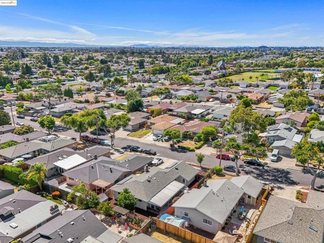 589 Evangeline Way, Hayward CA: https://media.crmls.org/mediaz/61590e94-3d8e-4509-abc7-e443b1db8c60.jpg