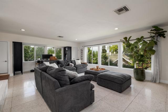 3859 Mount Rubidoux Drive, Riverside CA: https://media.crmls.org/mediaz/61592ce0-7b0c-4192-b657-240a2fc87459.jpg