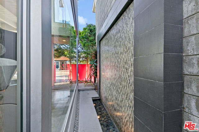 1430 Abbot Kinney Boulevard, Venice CA: https://media.crmls.org/mediaz/61595ae2-01d3-4ce3-9c91-90483145a09c.jpg