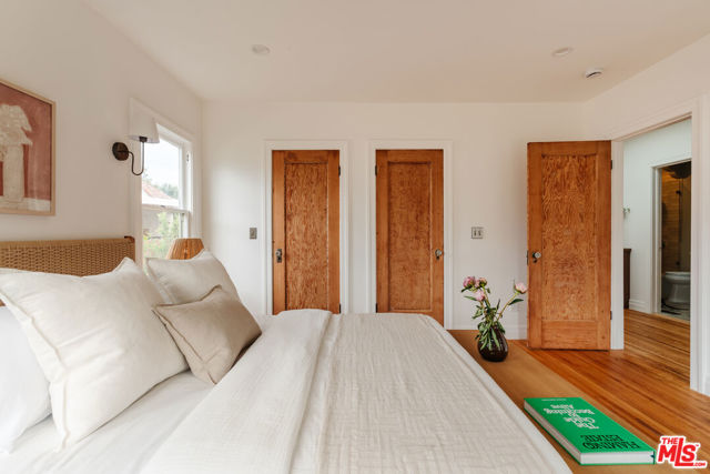 3029 S Norton Avenue, Los Angeles CA: https://media.crmls.org/mediaz/615967f0-ec03-4b2d-8675-050d712e22a9.jpg