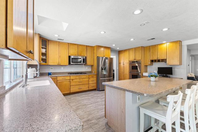 Detail Gallery Image 7 of 38 For 1754 Hill Top Ln, Encinitas,  CA 92024 - 4 Beds | 2/1 Baths