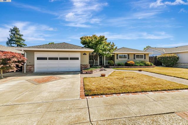 38353 Farwell Dr, Fremont CA: https://media.crmls.org/mediaz/615a020f-ad07-4dff-af97-c806b18ff61f.jpg