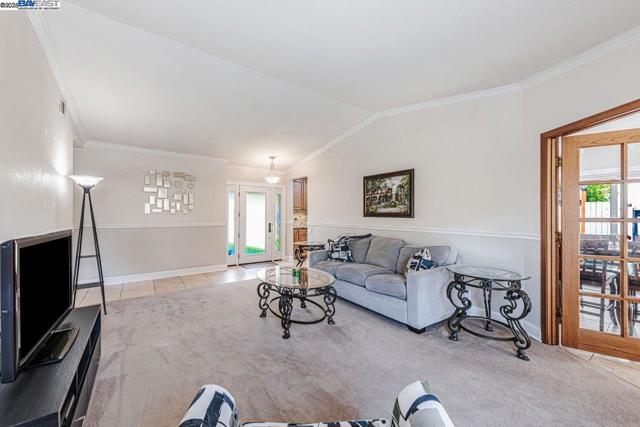 4318 Ellen Way, Union City CA: https://media.crmls.org/mediaz/615a76d7-464e-40bd-a20c-c3390fe2a582.jpg