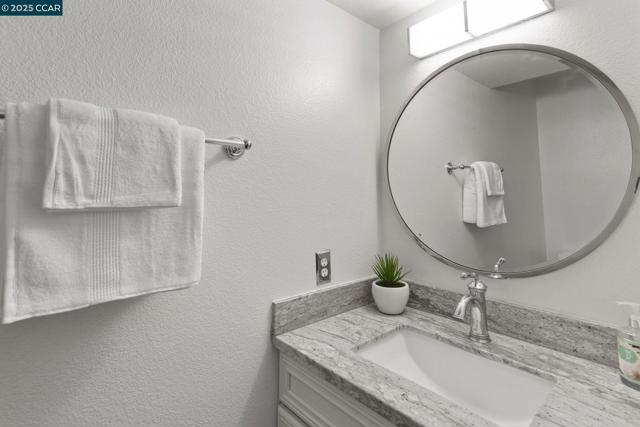 631 Summerwood Dr, Brentwood CA: https://media.crmls.org/mediaz/615b194f-149b-42cc-ad6f-38a91b753117.jpg