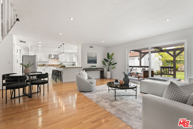 8005 Georgetown Avenue, Los Angeles CA: https://media.crmls.org/mediaz/615b356f-5d10-4c5a-8217-45fd2bde2bcc.jpg