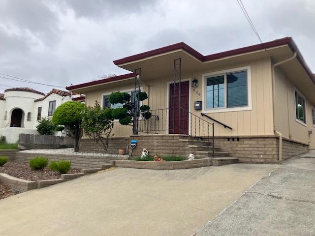 639 Belden Street, Monterey CA: https://media.crmls.org/mediaz/615b429b-30a4-4843-a59b-28d63ccfc41a.jpg