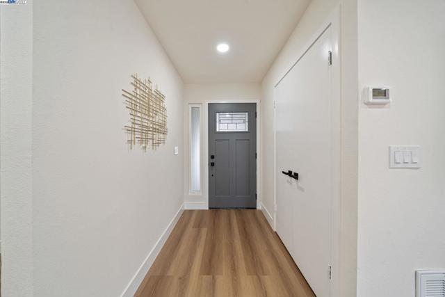 31314 San Andreas Dr, Union City CA: https://media.crmls.org/mediaz/615b4d1b-5e4e-44e4-87d9-df15e45dfd72.jpg