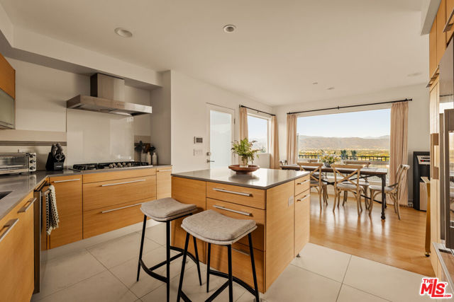 3631 Sunswept Drive photo 4