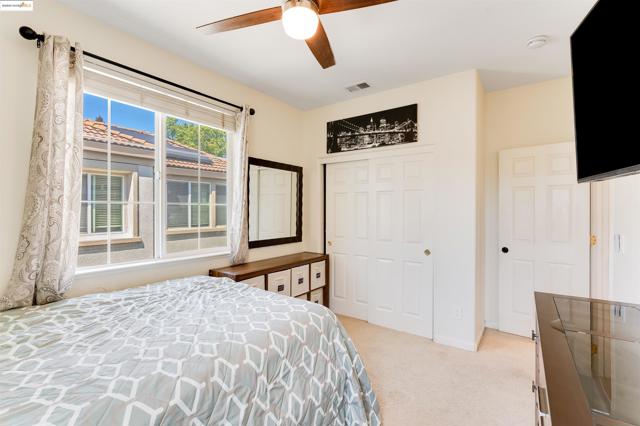 569 Primitivo Ct, Fairfield CA: https://media.crmls.org/mediaz/615ca29c-e4ef-49ec-8555-1e24b3af188b.jpg