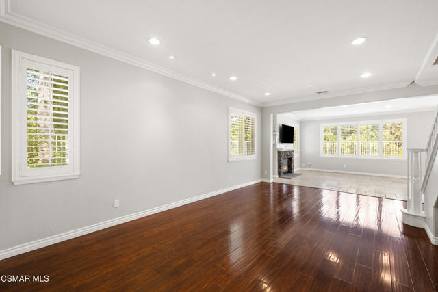 3206 Clarita Court, Thousand Oaks CA: https://media.crmls.org/mediaz/615cbb3f-18b9-4a1b-b955-e0d55cac6047.jpg