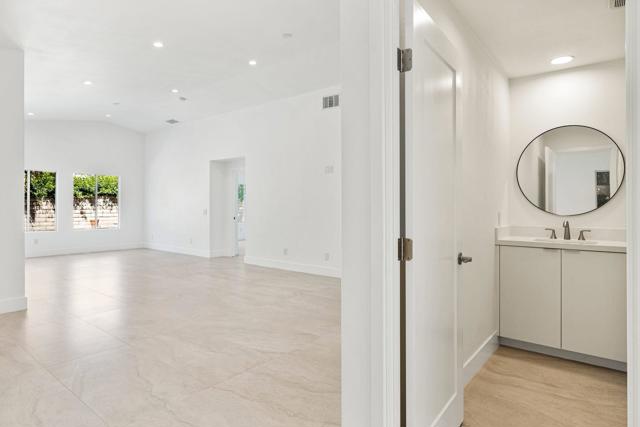 Image 34 of 41 For 49651 Lincoln Drive