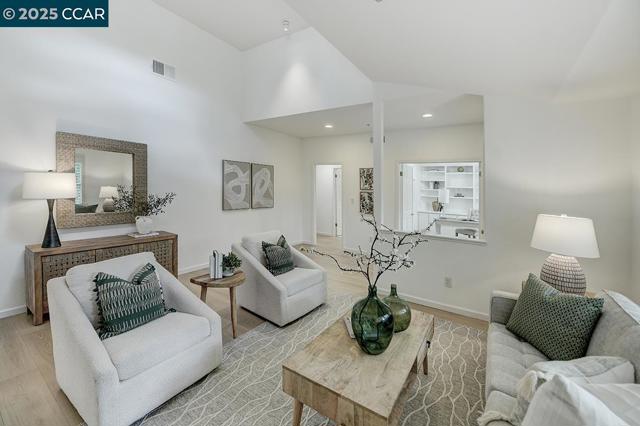 2504 Saklan Indian Dr, Walnut Creek CA: https://media.crmls.org/mediaz/615d2e0d-3c3f-4aca-ae19-d430387e46af.jpg