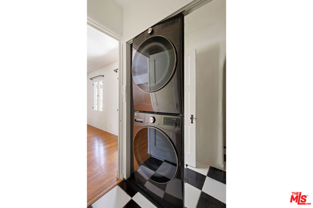 6856 Los Altos Place, Los Angeles CA: https://media.crmls.org/mediaz/615d3495-4af1-46de-9a72-9854c58b0ec7.jpg