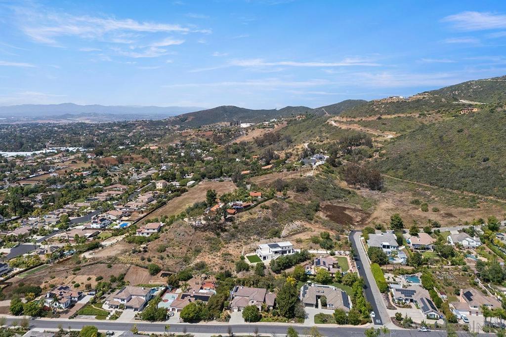 https://media.crmls.org/mediaz/615d4bc1-6717-4157-92d6-03b89f7760d6.jpg?preset=X-Large