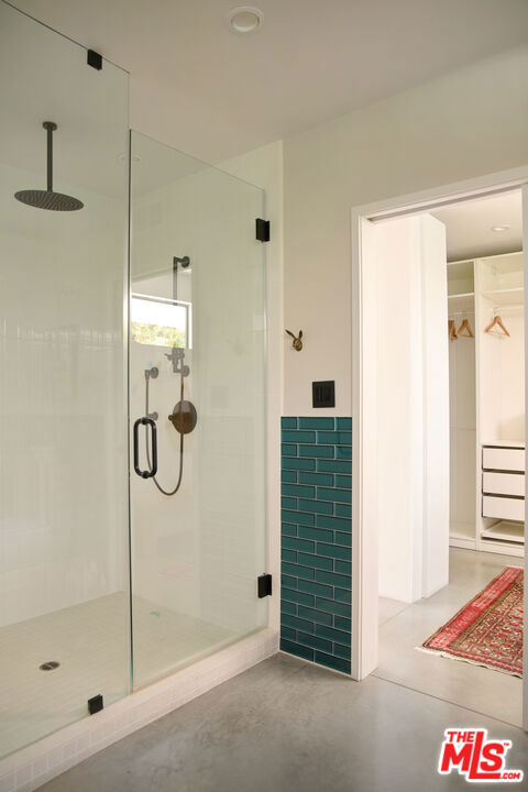 886 Teakwood Road, Los Angeles CA: https://media.crmls.org/mediaz/615d8689-29b7-4038-968c-0d164a78e506.jpg