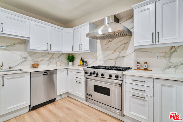 118 S Clark Drive, West Hollywood CA: https://media.crmls.org/mediaz/615e2315-0443-4d1a-a1a0-ef1689192581.jpg