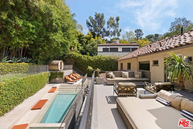 3300 N Knoll Drive, Los Angeles CA: https://media.crmls.org/mediaz/615eb3ac-e43f-4272-87d0-7348697b0123.jpg
