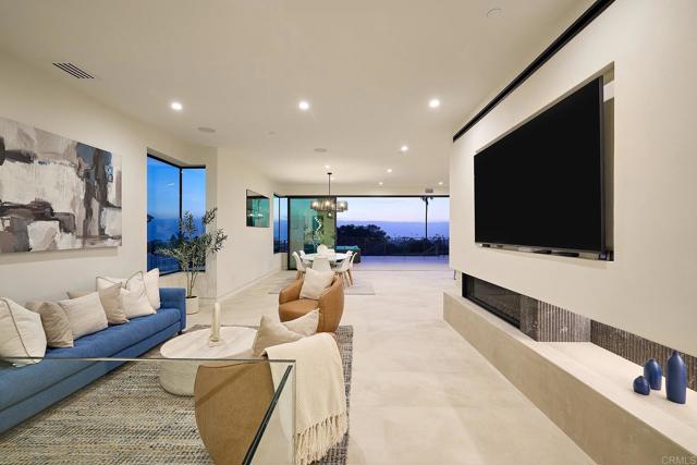 537 N Granados Avenue, Solana Beach CA: https://media.crmls.org/mediaz/615ed8f0-88d5-497a-910f-a08e72168041.jpg