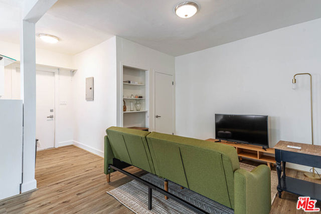4307 Burns Avenue, Los Angeles CA: https://media.crmls.org/mediaz/615ed8fe-763a-4483-a2b3-81b16986fe31.jpg
