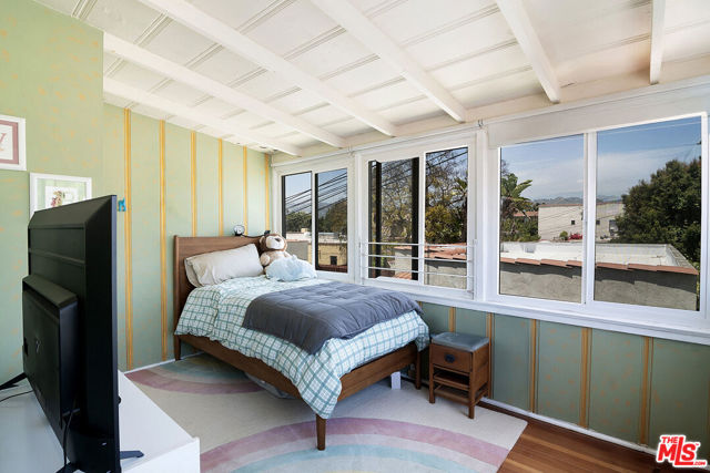 500 N Alta Vista Boulevard, Los Angeles CA: https://media.crmls.org/mediaz/615ee619-d2fd-4994-80df-6978194c5173.jpg