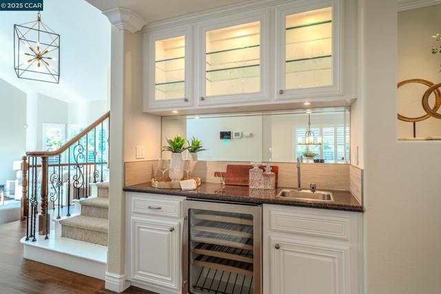 40 Northview Ct, Danville CA: https://media.crmls.org/mediaz/615f862f-4fda-4ae8-ad78-6c6c4769c01e.jpg