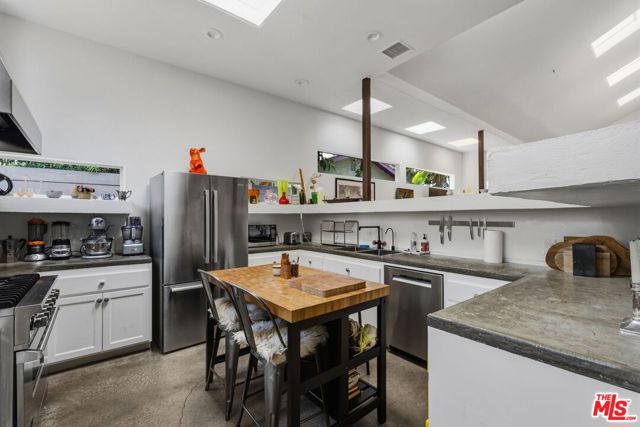 2320 Walnut Avenue photo 10