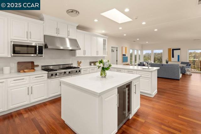 6585 Swainland Rd, Oakland CA: https://media.crmls.org/mediaz/6160496d-3645-4ba0-831a-41f526c16dd9.jpg