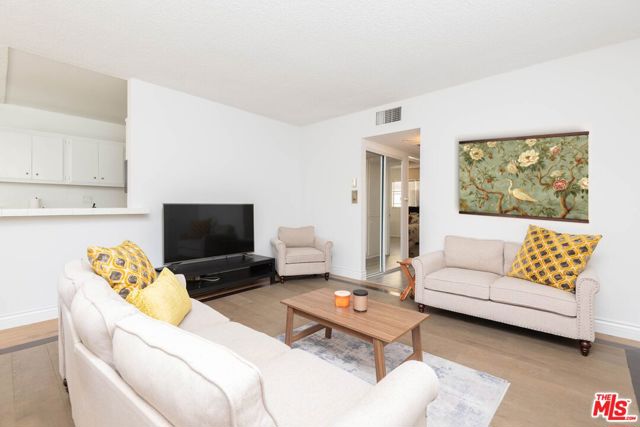 5403 Newcastle Avenue, 69 photo 2