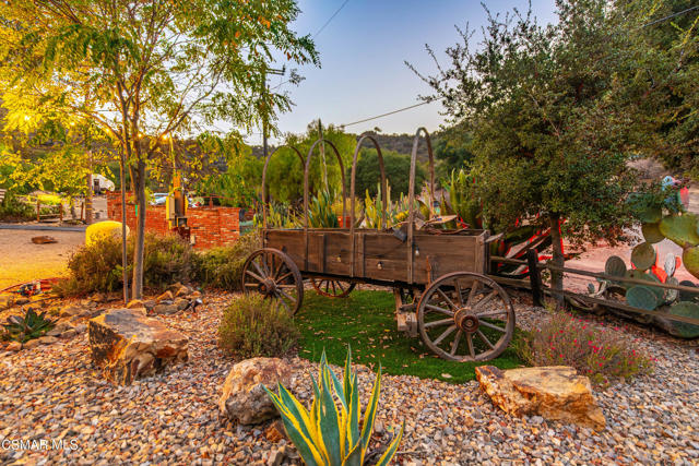 356 E Carlisle Road, Thousand Oaks CA: https://media.crmls.org/mediaz/6161a5dd-dfb2-4ecc-9110-a89c3fdfd9bb.jpg