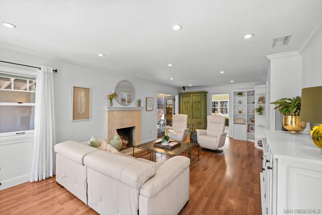 260 27Th St, Del Mar CA: https://media.crmls.org/mediaz/6161cdbb-8a62-4c42-b108-fe1cf70627a4.jpg