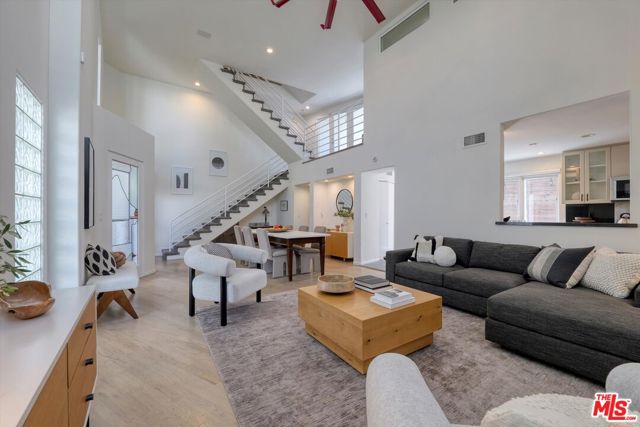 833 17th Street, Santa Monica CA: https://media.crmls.org/mediaz/6161d7b3-ded7-4796-9dfb-f7f087c67dcc.jpg