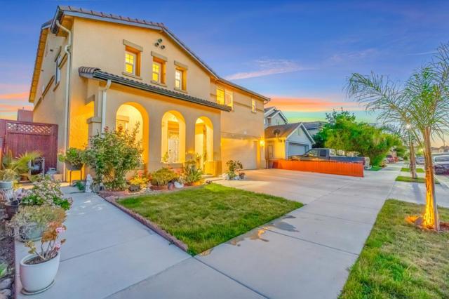 2385 N Mountainside Drive, Los Banos CA: https://media.crmls.org/mediaz/61623480-0637-4d0a-8f56-93bf1e870752.jpg
