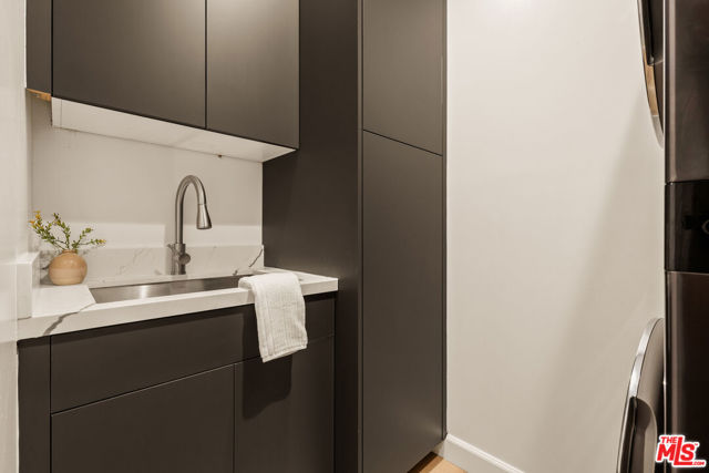 5931 Abernathy Drive, Los Angeles CA: https://media.crmls.org/mediaz/616267d5-ca00-4189-9b12-5e95ad02d1e0.jpg