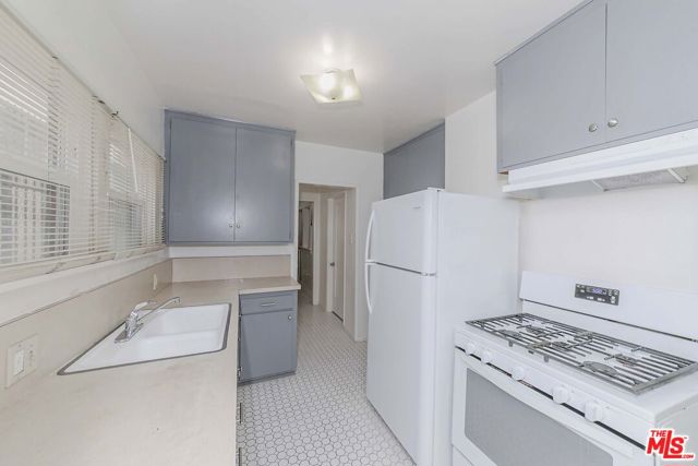 2038 Hollenbeck Drive, Los Angeles CA: https://media.crmls.org/mediaz/61627114-4c48-418c-ba7b-380bc6d6881c.jpg