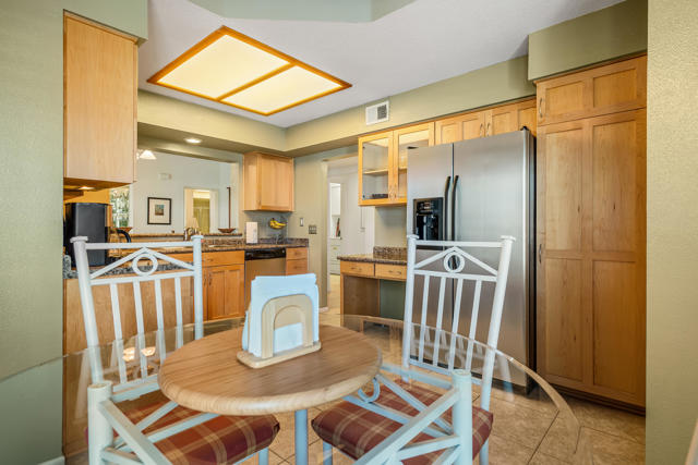 280 Vista Royale W Circle, Palm Desert CA: https://media.crmls.org/mediaz/6163d1a5-dacb-431c-aaea-ea3a1697fd6b.jpg