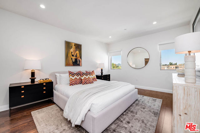 11218 Camarillo Street, 406 photo 22