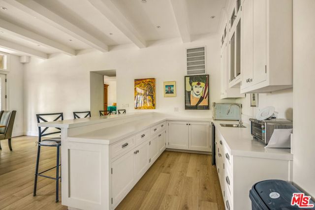 9669 Oak Pass Road, Beverly Hills CA: https://media.crmls.org/mediaz/61650649-cf6d-4f2c-877d-9d7974040b5d.jpg