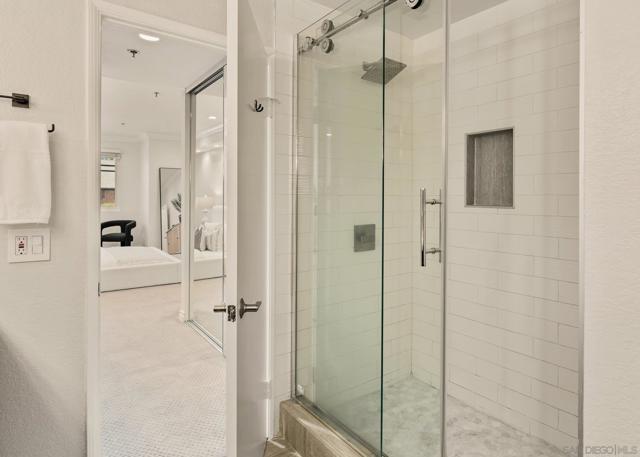 2445 Brant St, San Diego CA: https://media.crmls.org/mediaz/6165219f-12c8-4c75-aa40-7c0a2ba63e87.jpg