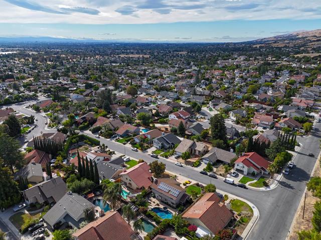 3484 Clover Oak Drive, San Jose CA: https://media.crmls.org/mediaz/6165520d-ab88-4138-8dc1-78563be82a0e.jpg