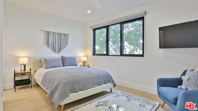 842 S Ogden Drive, Los Angeles CA: https://media.crmls.org/mediaz/6165e025-9c25-43d3-948d-6282c186b8bd.jpg