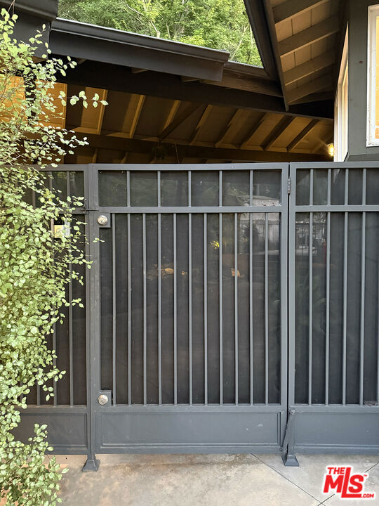 Private Gate