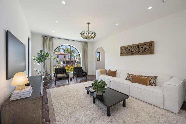 4223 Middlesex Dr, San Diego CA: https://media.crmls.org/mediaz/616650f9-0387-4231-8345-0e4b97e3f48b.jpg