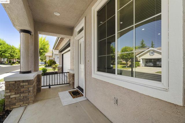 1040 Bismarck Terr, Brentwood CA: https://media.crmls.org/mediaz/616656d3-12e0-445f-be45-1962abc0bc25.jpg