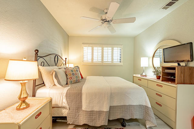 2820 N Arcadia Court, Palm Springs CA: https://media.crmls.org/mediaz/6166e108-e3cf-42fd-97fd-cb8a3883c9e4.jpg