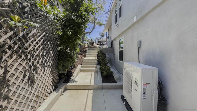 1028 30 Lincoln Ave, San Diego CA: https://media.crmls.org/mediaz/61670832-7769-4bc3-b704-cfcf37140c38.jpg