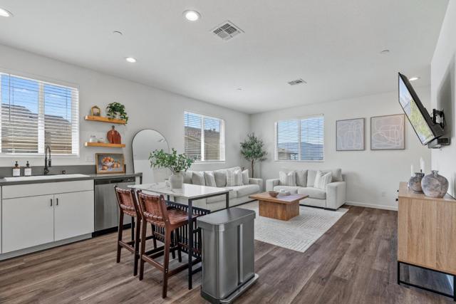 1278 San Antonio Street, Soledad CA: https://media.crmls.org/mediaz/61676228-5016-44e9-919b-9242de55cf49.jpg