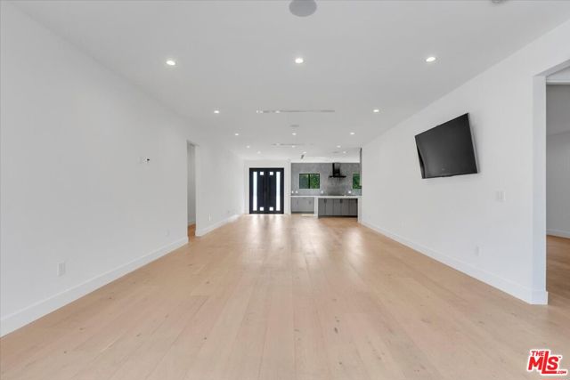 5456 Hazeltine Avenue, Sherman Oaks CA: https://media.crmls.org/mediaz/61682a2c-cbbf-4e3c-b0ec-f5f4a50b92b0.jpg