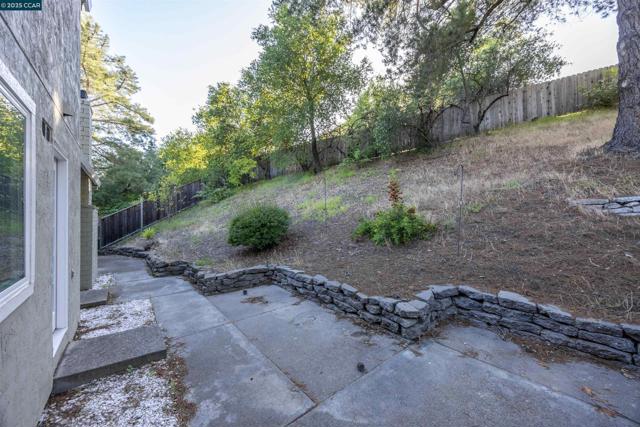 320 Miranda Ln, Alamo CA: https://media.crmls.org/mediaz/616891ca-6590-408a-9b24-500923660fdc.jpg