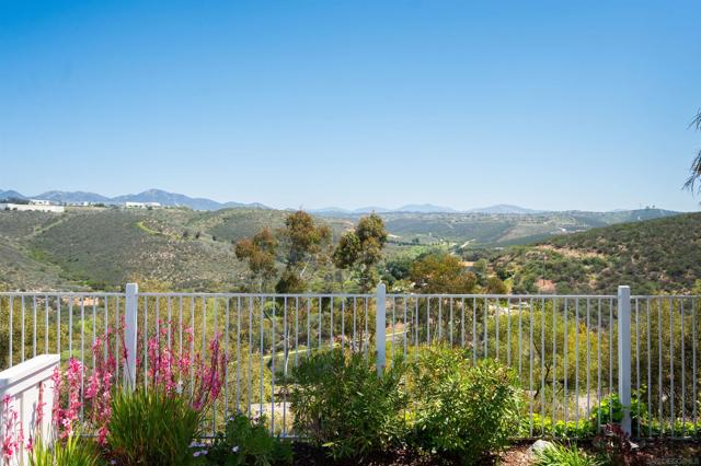 11475 Eastridge Pl, San Diego CA: https://media.crmls.org/mediaz/6168a3d0-e6ad-462f-b99c-e87cd77341c4.jpg
